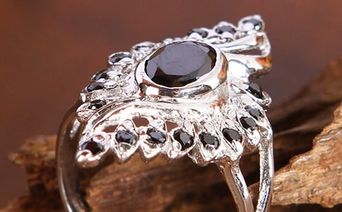 超準(zhǔn)戀愛心理測試:巫婆的寶石戒指