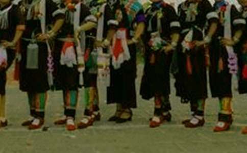 介紹傣族的風(fēng)俗習(xí)慣作文