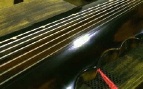 古琴高價寓言故事