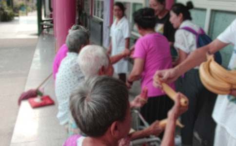 去敬老院的作文900字