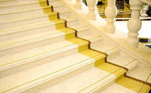 樓梯上的身影作文800字