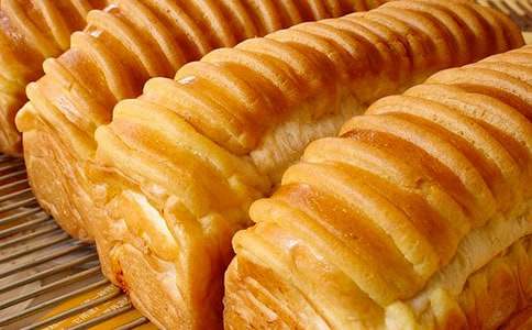 面包房里的貓續(xù)寫作文(2篇)