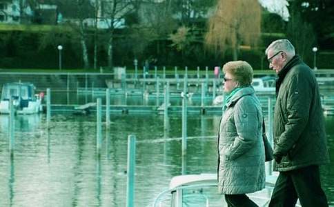 作文:奶奶醒悟了