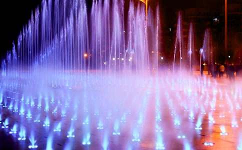 美麗的噴泉作文