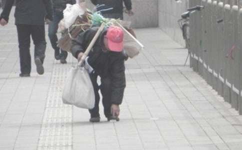 描寫拾荒老人的作文