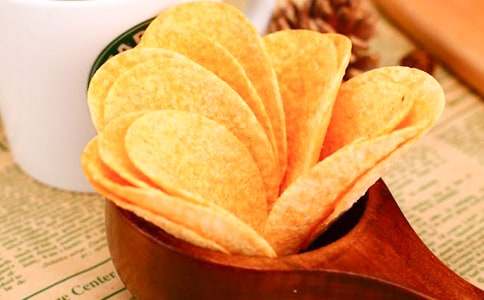 擠眉弄眼吃薯片作文800字