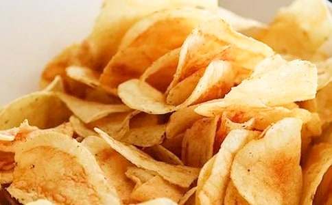 擠眉弄眼吃薯片作文