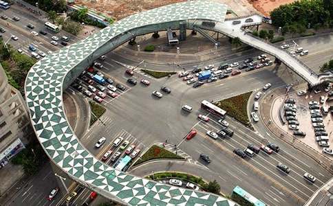 天橋上的看客初三作文