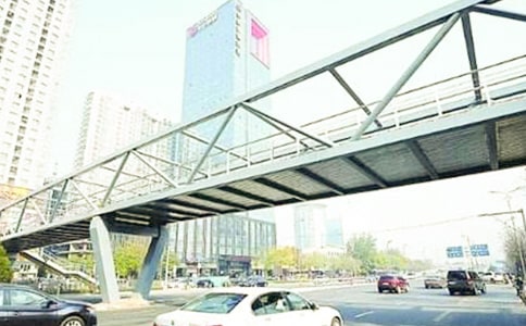 天橋一角作文700字