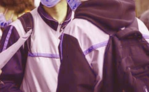 中學(xué)生背起行囊的作文